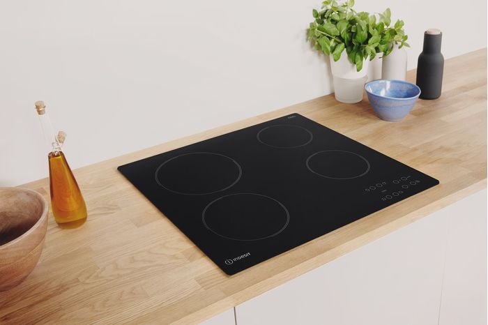 Picture of Керамичен  плот Indesit RI 161 C , Черен ,60 см  4 zone(s)