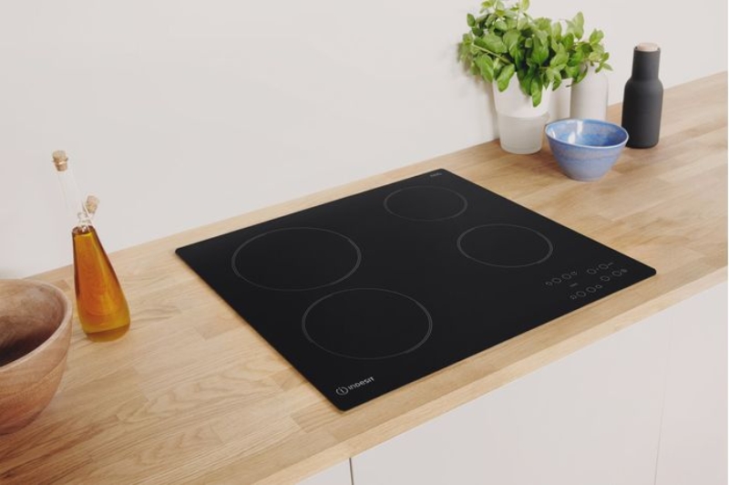 Снимка на Керамичен  плот Indesit RI 161 C , Черен ,60 см  4 zone(s)