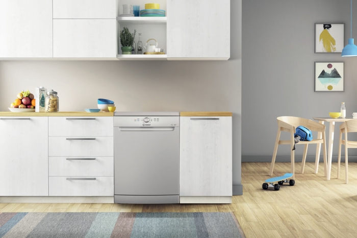 Picture of Съдомиялна машина Indesit  D2F HK26 S ,14 комплекта